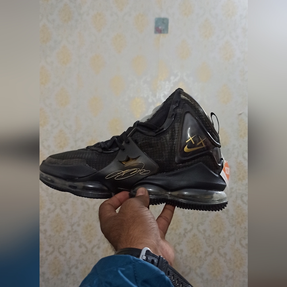 Nike Lebron Xix - Picture 2 of 15